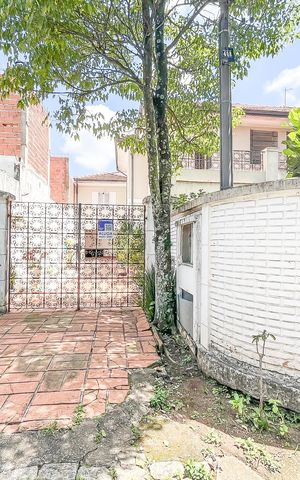 Casa para alugar com 330m², 4 quartos e 8 vagas Casa para alugar com 330m², 4 quartos e 8 vagasFachada