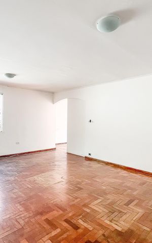 Casa para alugar com 330m², 4 quartos e 8 vagas Casa para alugar com 330m², 4 quartos e 8 vagasSala