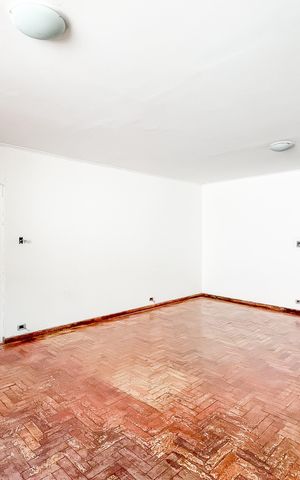 Casa para alugar com 330m², 4 quartos e 8 vagas Casa para alugar com 330m², 4 quartos e 8 vagasSala