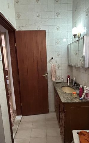 Casa à venda com 121m², 2 quartos e 1 vagaBanheiro