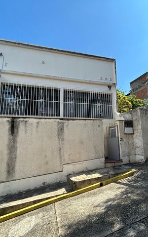 Casa à venda com 121m², 2 quartos e 1 vagaFachada + plaquinha