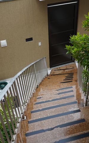 Casa à venda com 227m², 3 quartos e 5 vagasEscada