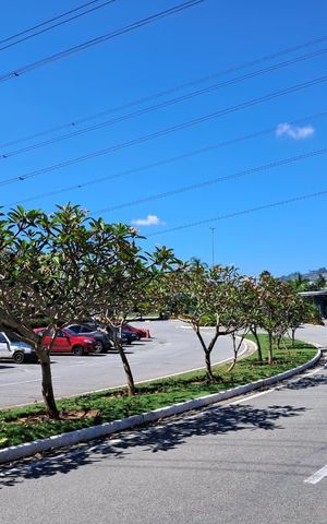 Casa de condomínio à venda com 430m², 4 quartos e 6 vagas Casa de condomínio à venda com 430m², 4 quartos e 6 vagasVista da Rua