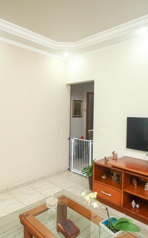 Casa à venda com 272m², 4 quartos e 2 vagas Casa à venda com 272m², 4 quartos e 2 vagasSala
