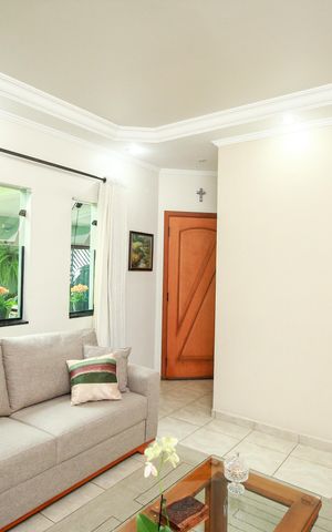 Casa à venda com 272m², 4 quartos e 2 vagas Casa à venda com 272m², 4 quartos e 2 vagasSala