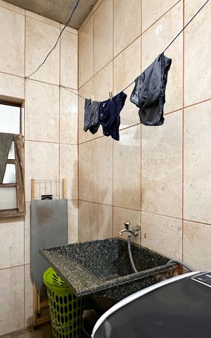 Casa à venda com 250m², 4 quartos e 3 vagas Casa à venda com 250m², 4 quartos e 3 vagasÁrea de Serviço - Casa 2