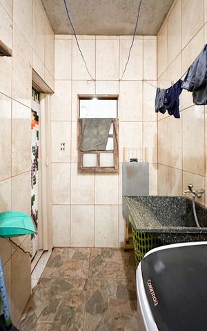 Casa à venda com 250m², 4 quartos e 3 vagas Casa à venda com 250m², 4 quartos e 3 vagasÁrea de Serviço - Casa 2