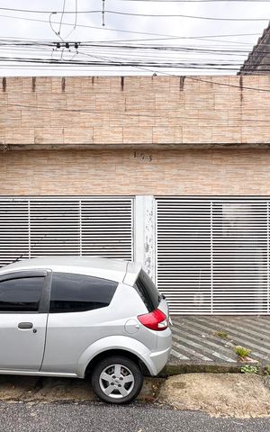 Casa à venda com 250m², 4 quartos e 3 vagas Casa à venda com 250m², 4 quartos e 3 vagasFachada