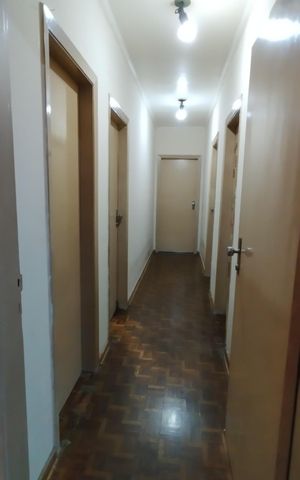 Casa à venda com 300m², 3 quartos e 4 vagas Casa à venda com 300m², 3 quartos e 4 vagasCorredor