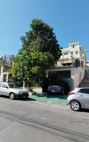 Casa à venda com 300m², 3 quartos e 4 vagas Casa à venda com 300m², 3 quartos e 4 vagasFachada