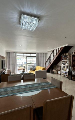 Apartamento à venda com 300m², 4 quartos e 2 vagas Apartamento à venda com 300m², 4 quartos e 2 vagasSala