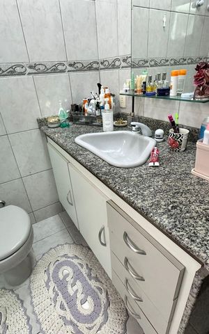 Apartamento à venda com 300m², 4 quartos e 2 vagas Apartamento à venda com 300m², 4 quartos e 2 vagasBanheiro do Quarto 1