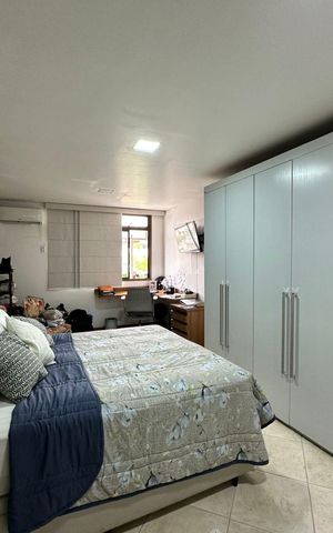 Apartamento à venda com 300m², 4 quartos e 2 vagas Apartamento à venda com 300m², 4 quartos e 2 vagasQuarto 1
