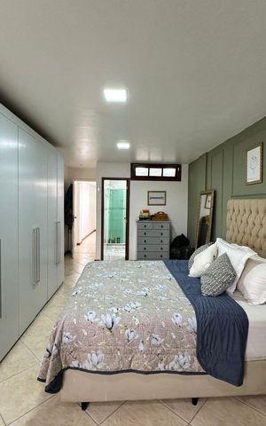 Apartamento à venda com 300m², 4 quartos e 2 vagas Apartamento à venda com 300m², 4 quartos e 2 vagasQuarto 1