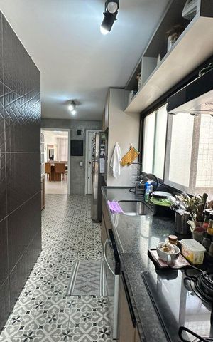 Apartamento à venda com 300m², 4 quartos e 2 vagas Apartamento à venda com 300m², 4 quartos e 2 vagasCozinha
