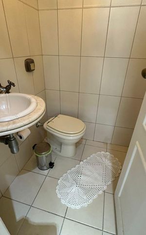 Apartamento à venda com 300m², 4 quartos e 2 vagas Apartamento à venda com 300m², 4 quartos e 2 vagasLavabo