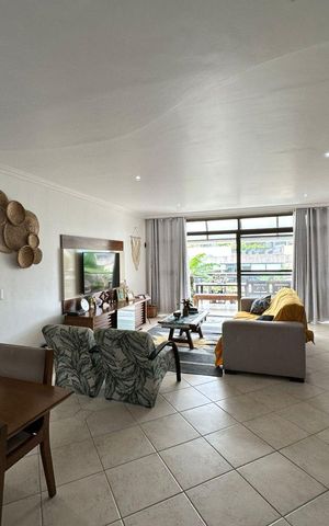 Apartamento à venda com 300m², 4 quartos e 2 vagas Apartamento à venda com 300m², 4 quartos e 2 vagasSala
