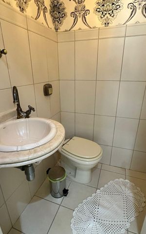 Apartamento à venda com 300m², 4 quartos e 2 vagas Apartamento à venda com 300m², 4 quartos e 2 vagasLavabo