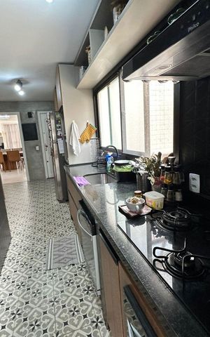 Apartamento à venda com 300m², 4 quartos e 2 vagas Apartamento à venda com 300m², 4 quartos e 2 vagasCozinha