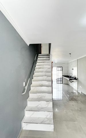 Casa para alugar com 135m², 2 quartos e 4 vagas Casa para alugar com 135m², 2 quartos e 4 vagasEscada