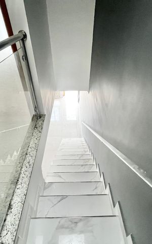 Casa para alugar com 135m², 2 quartos e 4 vagas Casa para alugar com 135m², 2 quartos e 4 vagasEscada