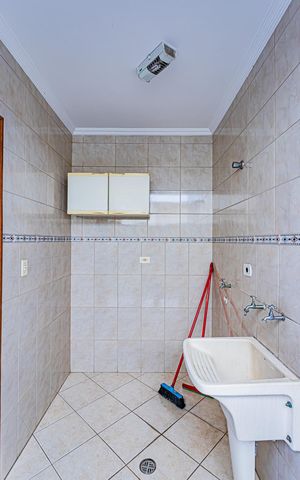 Casa à venda com 170m², 3 quartos e 3 vagas Casa à venda com 170m², 3 quartos e 3 vagasÁrea de Serviço