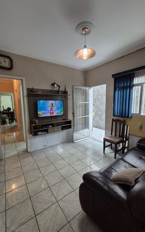 Casa à venda com 125m², 4 quartos e 2 vagas Casa à venda com 125m², 4 quartos e 2 vagasSala