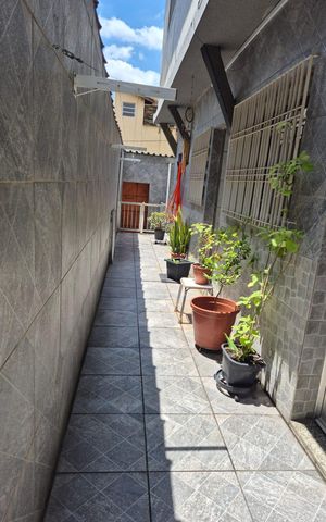 Casa à venda com 125m², 4 quartos e 2 vagas Casa à venda com 125m², 4 quartos e 2 vagasÁrea externa