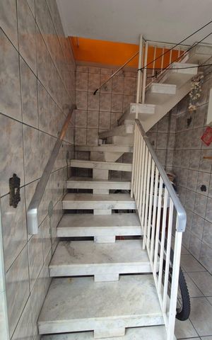 Casa à venda com 125m², 4 quartos e 2 vagas Casa à venda com 125m², 4 quartos e 2 vagasCorredor