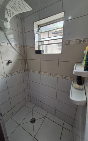 Casa à venda com 125m², 4 quartos e 2 vagas Casa à venda com 125m², 4 quartos e 2 vagasBanheiro