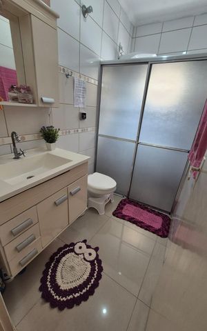 Casa à venda com 125m², 4 quartos e 2 vagas Casa à venda com 125m², 4 quartos e 2 vagasBanheiro