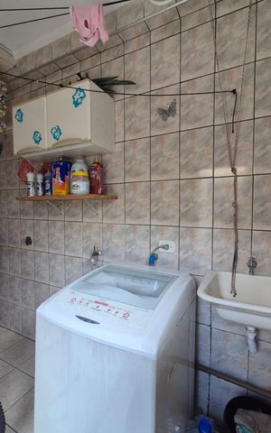 Casa à venda com 125m², 4 quartos e 2 vagas Casa à venda com 125m², 4 quartos e 2 vagasÁrea de serviço