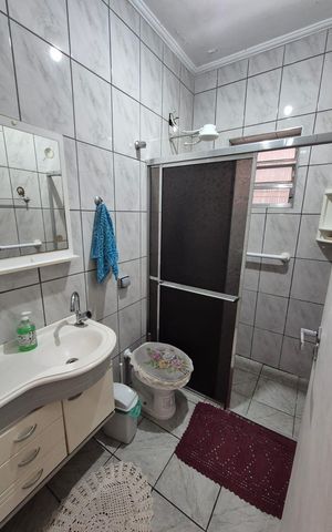 Casa à venda com 125m², 4 quartos e 2 vagas Casa à venda com 125m², 4 quartos e 2 vagasBanheiro