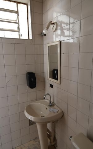 Casa à venda com 350m², 4 quartos e 6 vagasBanheiro 
