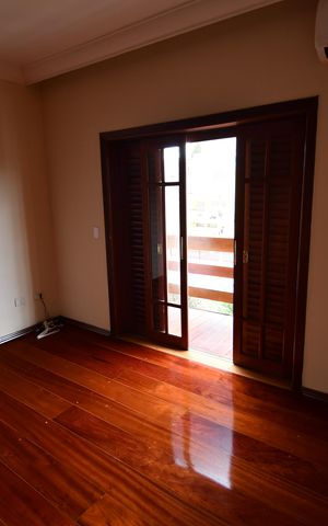 Casa à venda com 350m², 4 quartos e 6 vagasQuarto 4 - Suíte