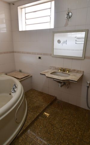 Casa à venda com 350m², 4 quartos e 6 vagasBanheiro Suíte