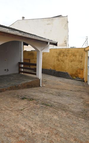 Casa à venda com 350m², 4 quartos e 6 vagasGaragem Fundos