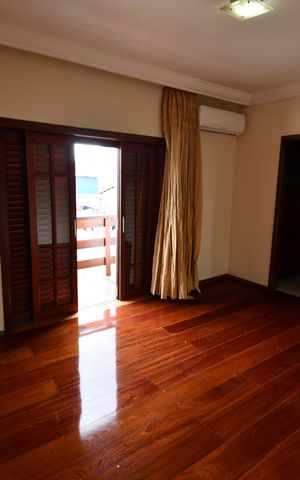 Casa à venda com 350m², 4 quartos e 6 vagasQuarto 3 - Suíte