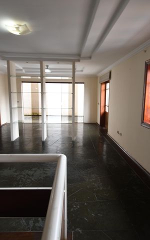 Casa à venda com 350m², 4 quartos e 6 vagasSala