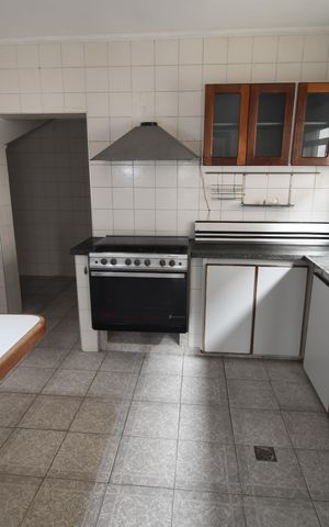 Casa à venda com 350m², 4 quartos e 6 vagasCozinha
