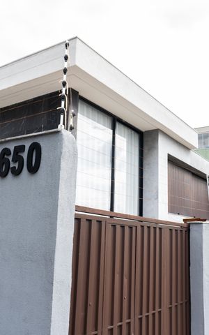Casa à venda com 360m², 5 quartos e 4 vagasFachada