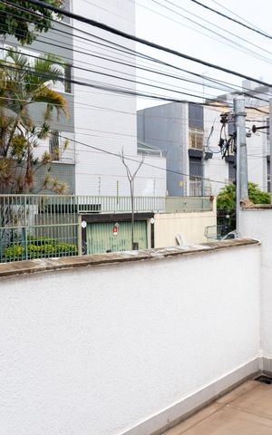 Casa à venda com 360m², 5 quartos e 4 vagasVaranda