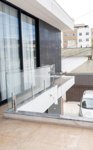 Casa à venda com 360m², 5 quartos e 4 vagasVaranda