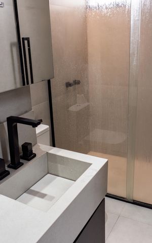 Casa à venda com 360m², 5 quartos e 4 vagasSuíte 1 - Banheiro