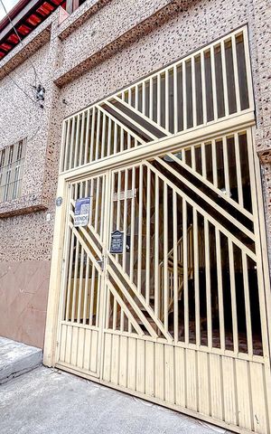 Casa à venda com 180m², 3 quartos e 1 vagaFachada com Plaquinha