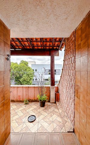 Casa à venda com 180m², 3 quartos e 1 vagaÁrea de Serviço