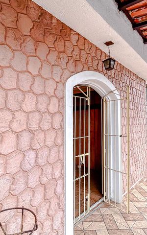 Casa à venda com 180m², 3 quartos e 1 vagaÁrea externa