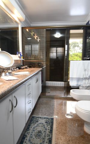 Apartamento à venda com 226m², 4 quartos e 4 vagasBanheiro Suíte