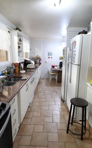 Apartamento à venda com 226m², 4 quartos e 4 vagasCozinha