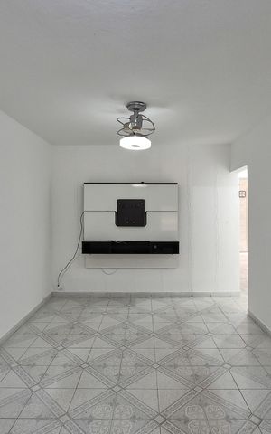 Casa à venda com 190m², 3 quartos e 2 vagas Casa à venda com 190m², 3 quartos e 2 vagasSala